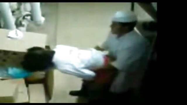 Versteckte Masturbation in amateur video gratis der Pizzeria